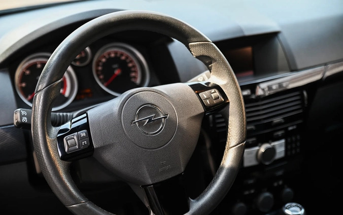 Opel Astra cena 16900 przebieg: 212000, rok produkcji 2010 z Dębno małe 631